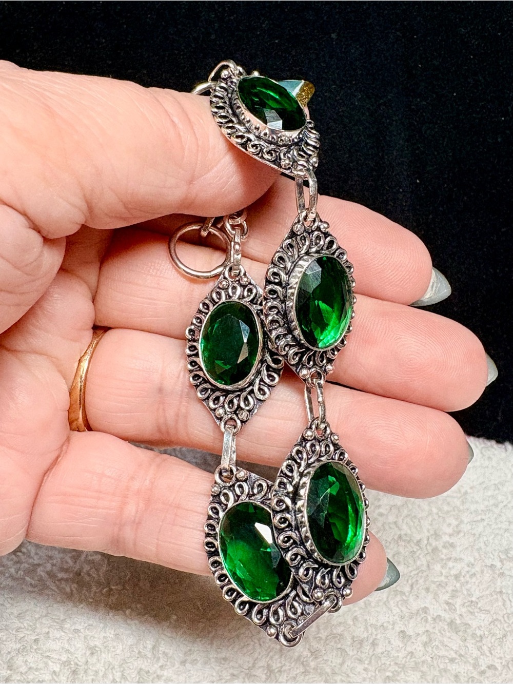 Vintage-Inspired Green Crystal Bracelet - Silver-Tone